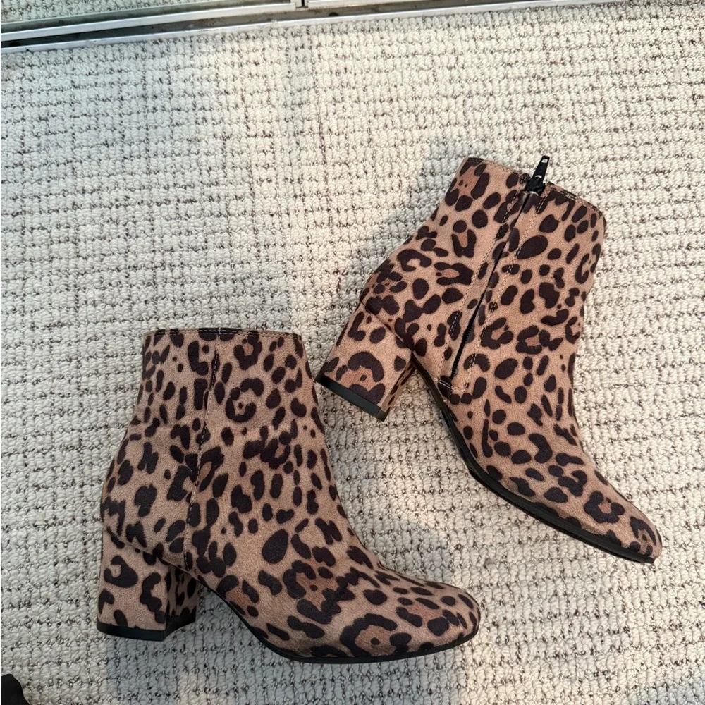 TIME AND TRU | Leopard Print Ankle Heeled Boots size 8